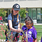 Image of UC Davis Arboretum and Public Garden ambassador leading a tour for children.