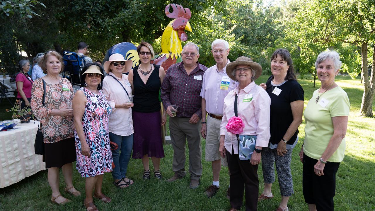 Image of UC Davis Arboretum and Public Garden members and volunteers.